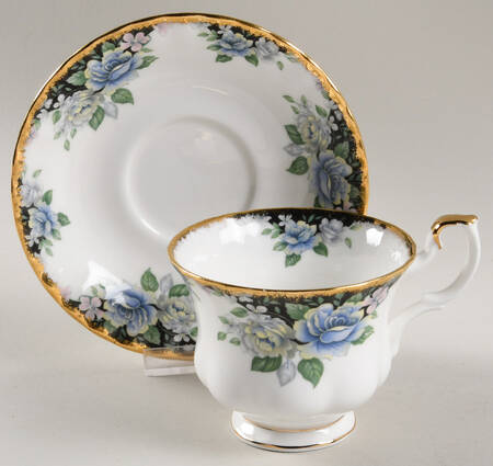 Sonatina Footed Cup & Saucer Set