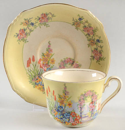 1068 Flat Cup & Saucer Set