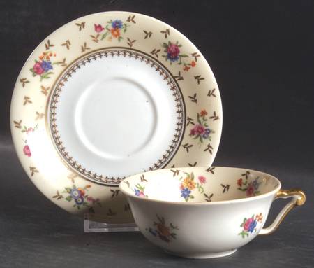 Carousel Flat Cup & Saucer Set