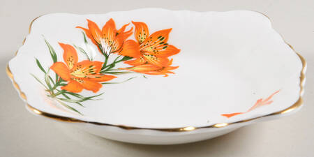 Prairie Lily (Ribbed, Gold Trim) Sweet Meat Dish 4"