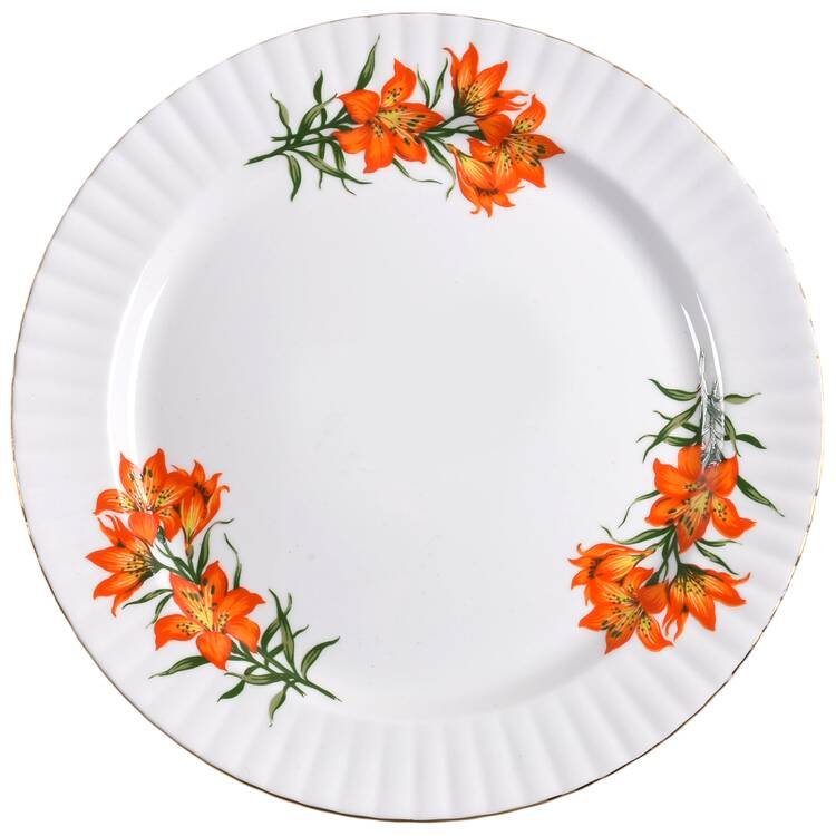 Prairie Lily (Ribbed, Gold Trim) Luncheon Plate
