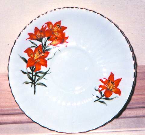 Prairie Lily (Ribbed, Gold Trim) Saucer