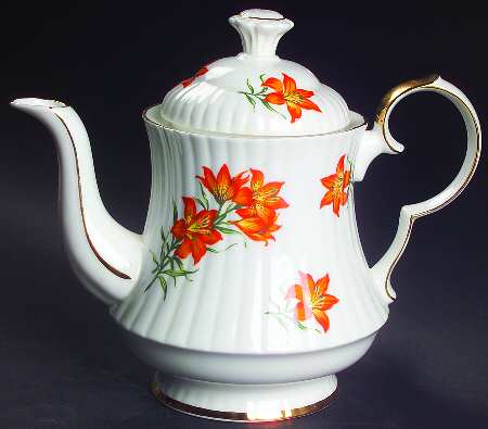 Prairie Lily (Ribbed, Gold Trim) Teapot & Lid