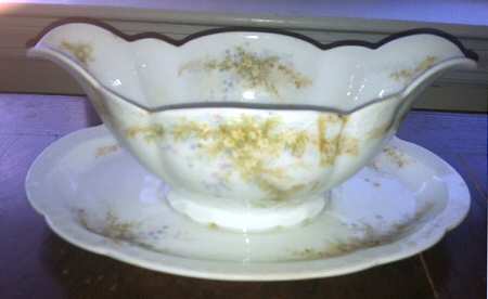 R900 Gravy Boat & Underplate