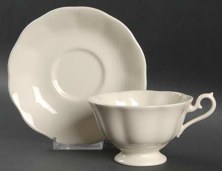 Affinity Footed Cup & Saucer Set