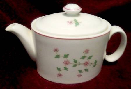 RD105 Teapot & Lid