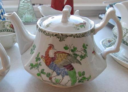 V1693 Teapot & Lid