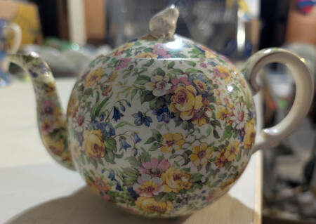 Summertime (Post 1960, White Background, Gold Trim) Elite Tea Pot & Lid