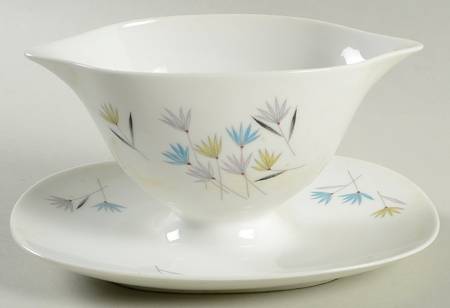 R918 Gravy Boat with Attached Underplate