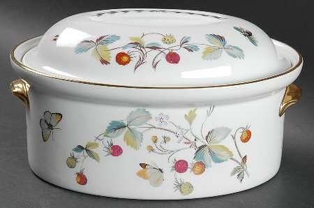 Strawberry Fair (Oven To Table, Gold) 2 Quart Oval Covered Casserole