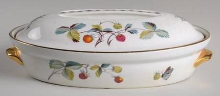 Strawberry Fair (Oven To Table, Gold) Large Oval Entree Dish & Lid