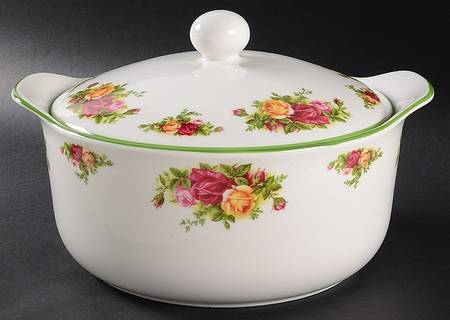 Old Country Roses White (Green Trim) 2.5 Qt Round Covered Casserole by Royal Albert