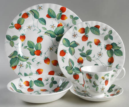 Alpine Strawberry 5 Piece Place Setting