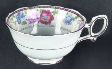 7372 Footed Cup