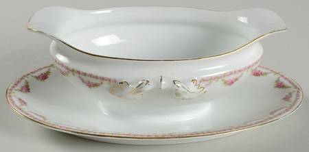 RSC36 Gravy Boat with Attached Underplate