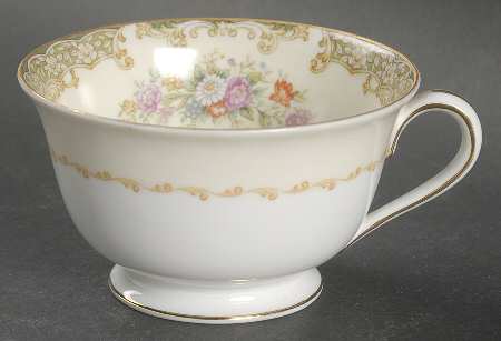RO11 Footed Cup