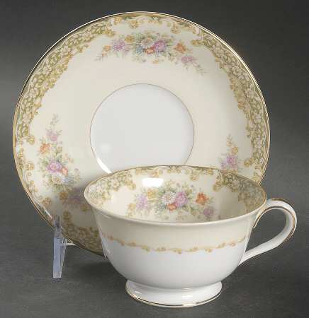 RO11 Footed Cup & Saucer Set