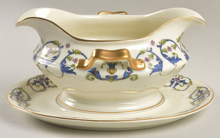 1980 Round Gravy Boat/Attached Underplate