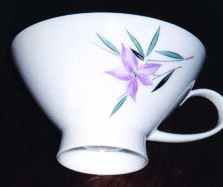 R960 Footed Cup