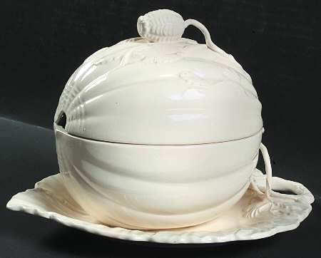 Originals Gravy Boat w/Attached Underplate & Lid