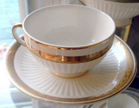 ROI37 Footed Cup & Saucer Set
