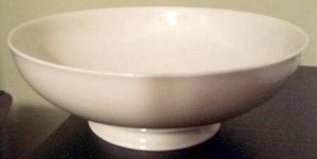 Winifred Cream 9" Round Vegetable Bowl