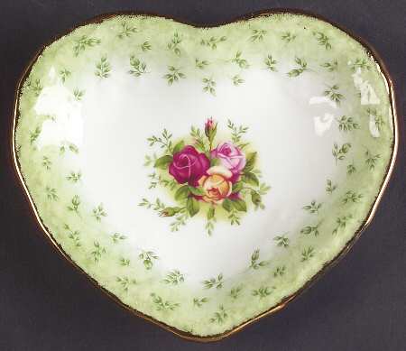 Old Country Roses Green Border Heart Shaped Tray