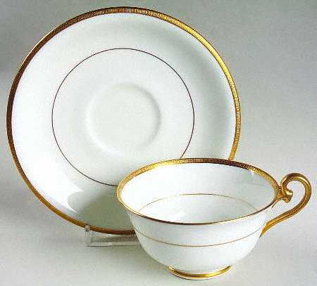 HB9556 Footed Cup & Saucer Set