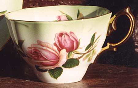English Beauty (Green Rim) Flat Cup
