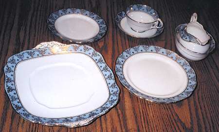 ROA81 Square Handled Cake Plate