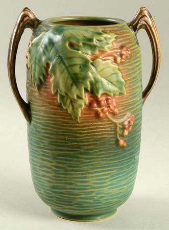 Bushberry (Green Background) 7" Handled Vase