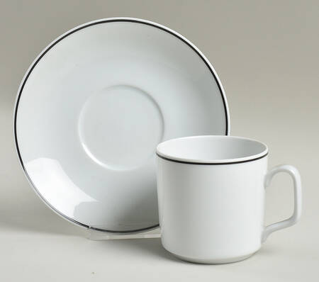 R6L1 Black Flat Cup & Saucer Set