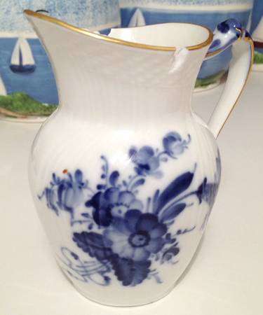 Blue Flower (Smooth, Gold Trim) Mini Creamer