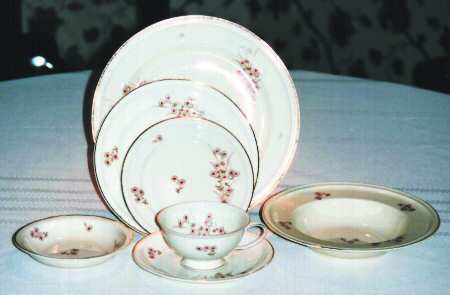 R1021 Footed Cup & Saucer Set