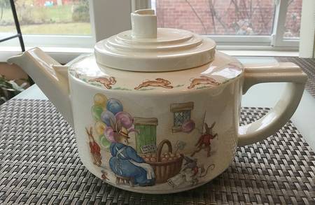 Bunnykins (Casino Shape) Teapot & Lid