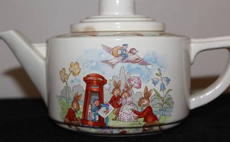 Bunnykins (Casino Shape) Teapot & Lid