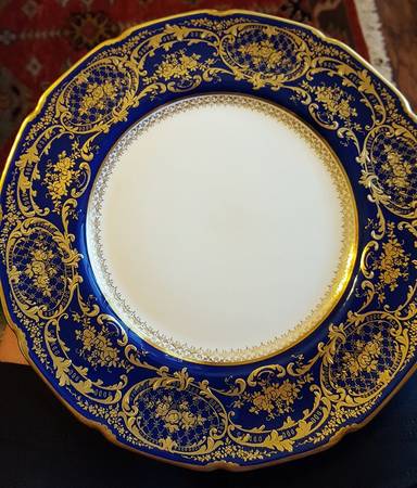 HB9025 by Royal Doulton