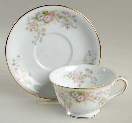 RO71 Footed Cup & Saucer Set