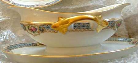 R1042 Gravy Boat with Attached Underplate