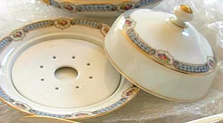 R1042 Round Covered Butter