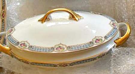 R1042 Oval Covered Vegetable
