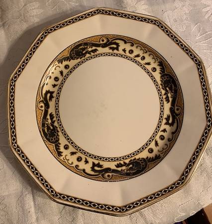 Ming (Black) Luncheon Plate