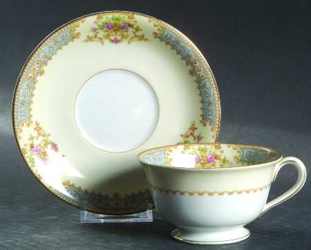 RO72 Footed Cup & Saucer Set