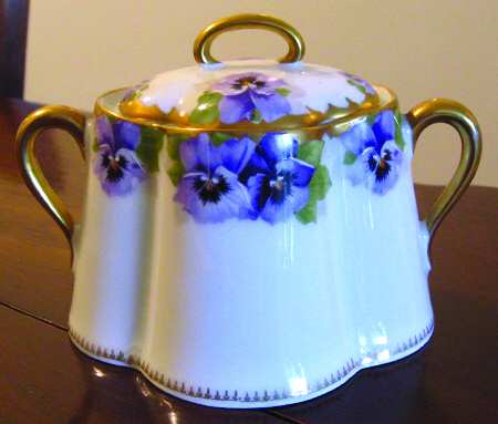 Chrysantheme (Purple Flowers) Sugar Bowl & Lid