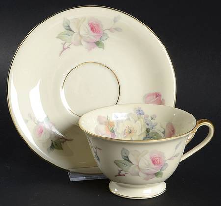 R1073 Footed Cup