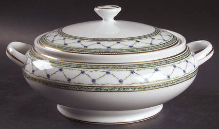 Allee Royale Round Covered Vegetable