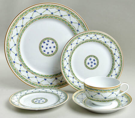 Allee Royale 40 Piece Estate Set