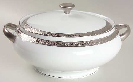 Ambassador Platinum (White) Round Covered Vegetable