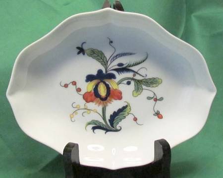 Louviers Oval Tray, 6" Meissen Cup