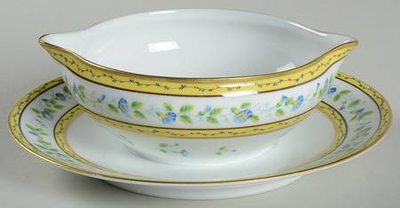 Morning Glory (Spray) Gravy Boat with Attached Underplate